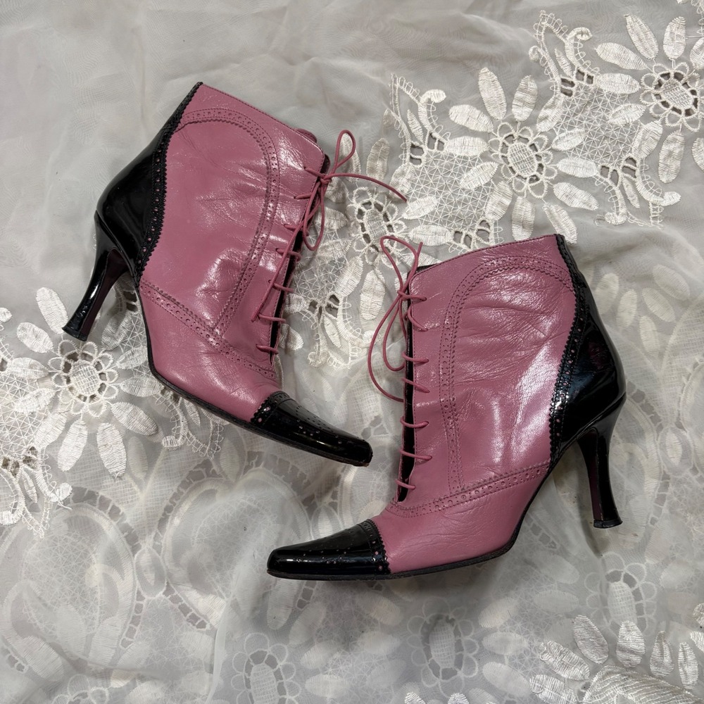 Victorian Gothic Vintage Made in Italy Pink Black Leather Brogue Lace Up Boots 8